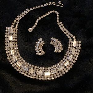 Gorgeous vintage rhinestone necklace and earrings
